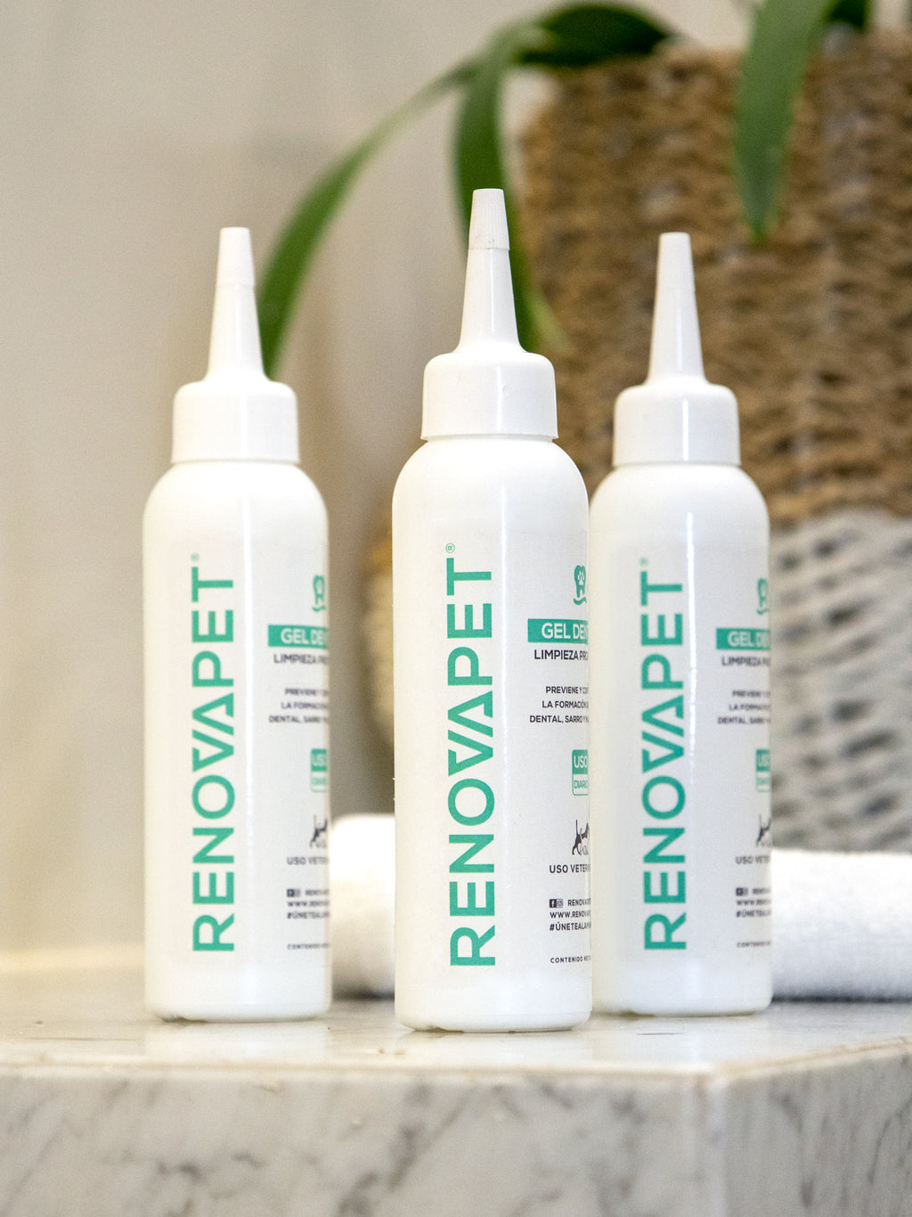 Dientes limpios y encías protegidas para perros y gatos | Renovapet Gel Dental con cepillo de silicona Ultra Care 250 gr. Reg. ICA 11530-CV